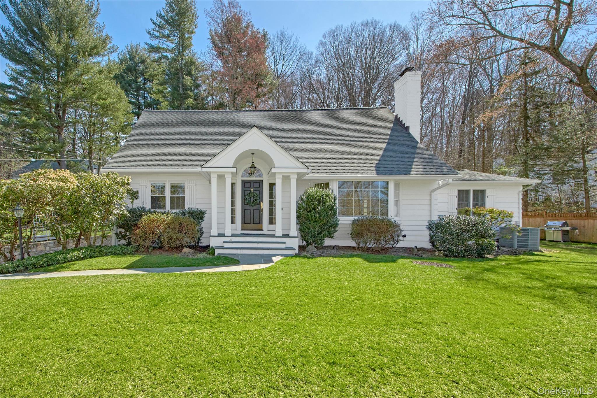 636 Quaker Road Chappaqua, NY 10514 - Photo 2 of 36