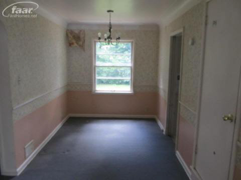 2645 Raskob Street Flint, MI 48504 - Photo 5 of 18 20110977-4.JPG