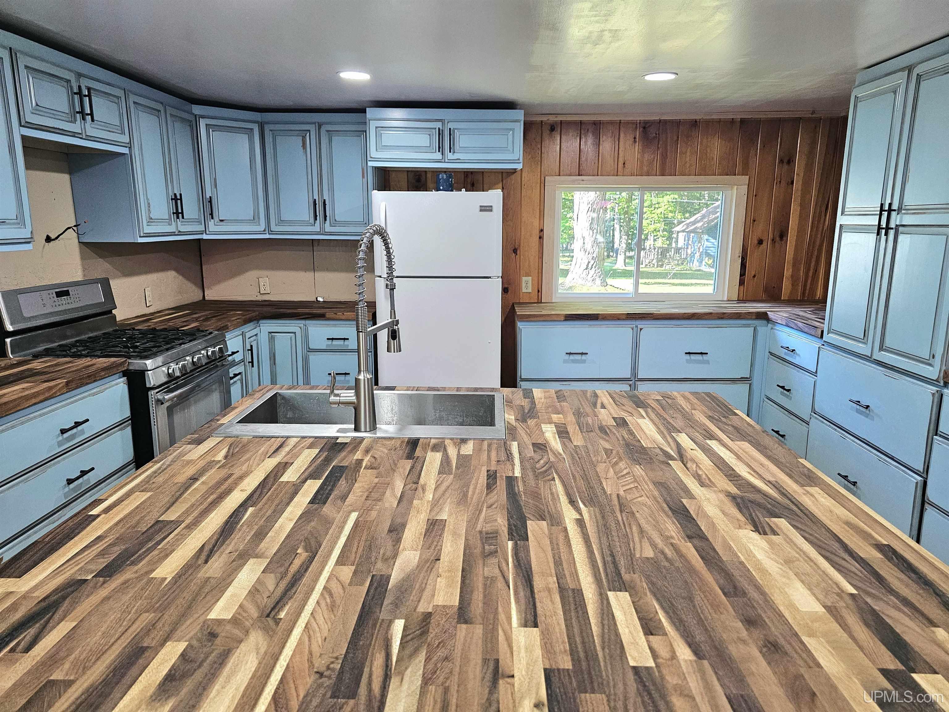 820 Ash Road Manistique, MI 49854 - Photo 7 of 70 Gallery Image 7