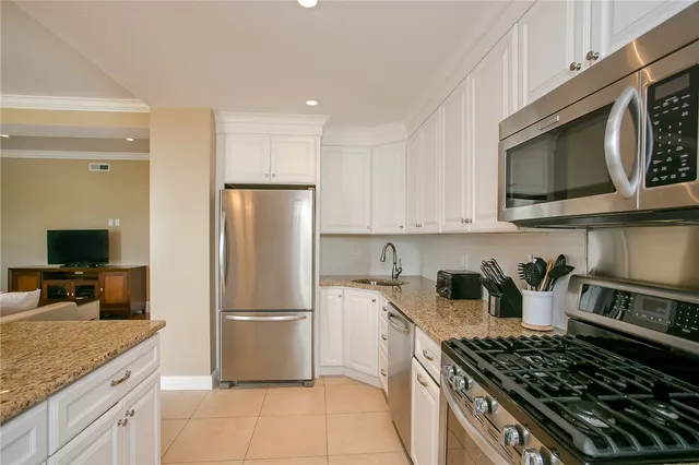 $8,000 | 241 Ruggles Avenue, Unit B, Newport, RI 02840