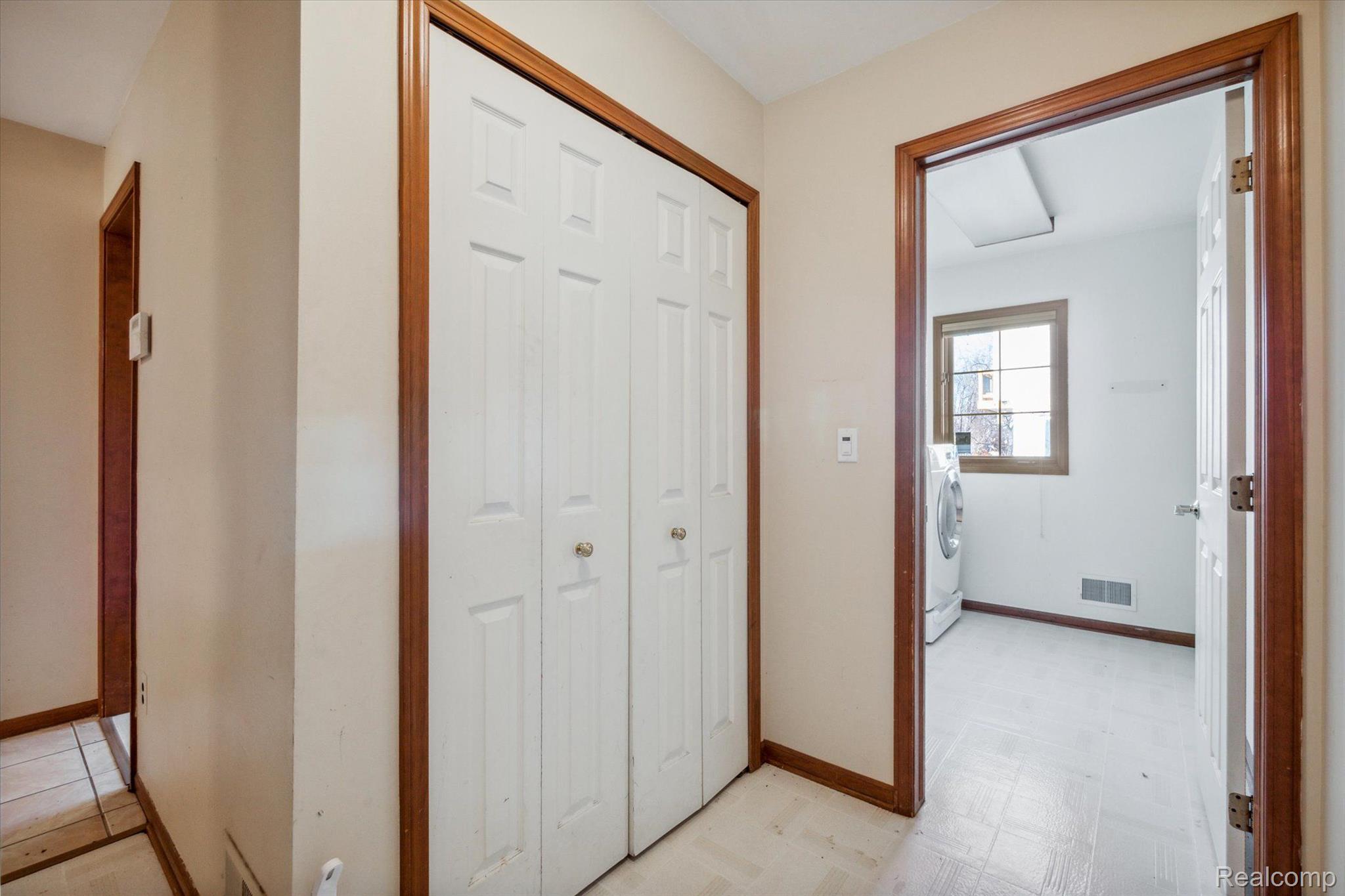19403 Gill Road Livonia, MI 48152 - Photo 38 of 49