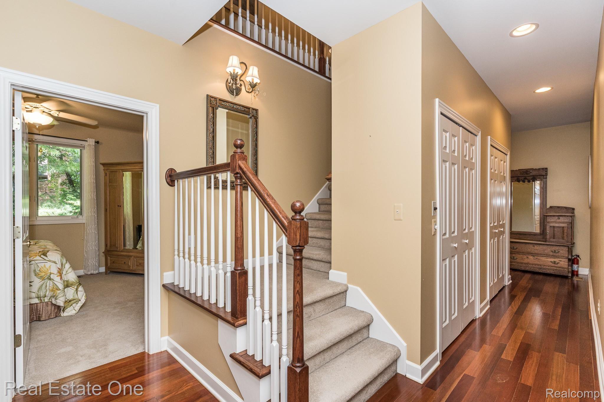 385 Rochdale Drive North Rochester, MI 48309 - Photo 26 of 42 Hallway from garage