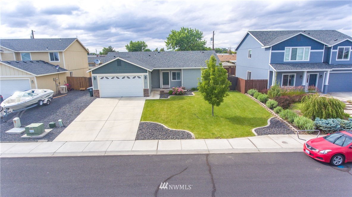 828 Polo Ridge Moses Lake, WA 98837 - Photo 3 of 29 Gallery Image 3