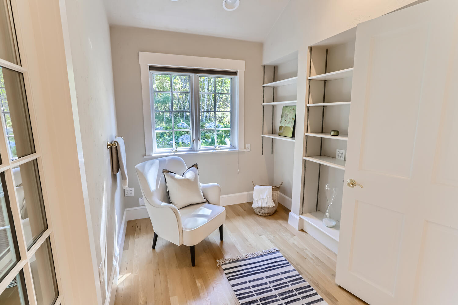 300 N Road Chilmark, MA 02535 - Photo 50 of 69 a living room with furniture and a window