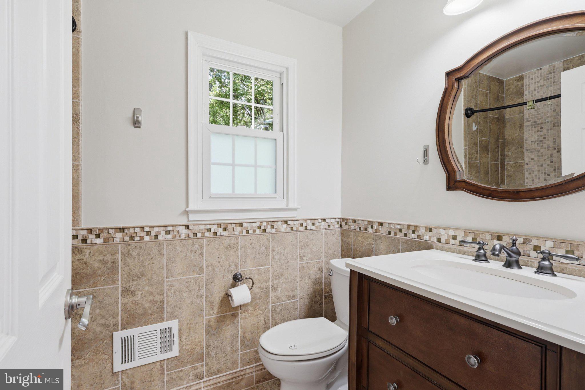 12348 Coleraine Court Reston, VA 20191 - Photo 25 of 56 Ensuite primary bath