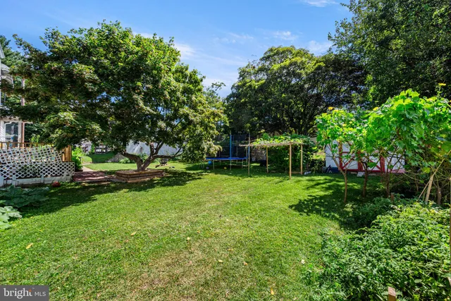 a view of an house with backyard space and garden