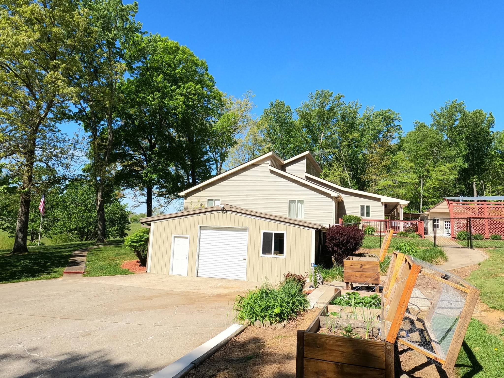 725 Fowler Ford Road Portland, TN 37148 - Photo 38 of 66 a front view of a house with garden