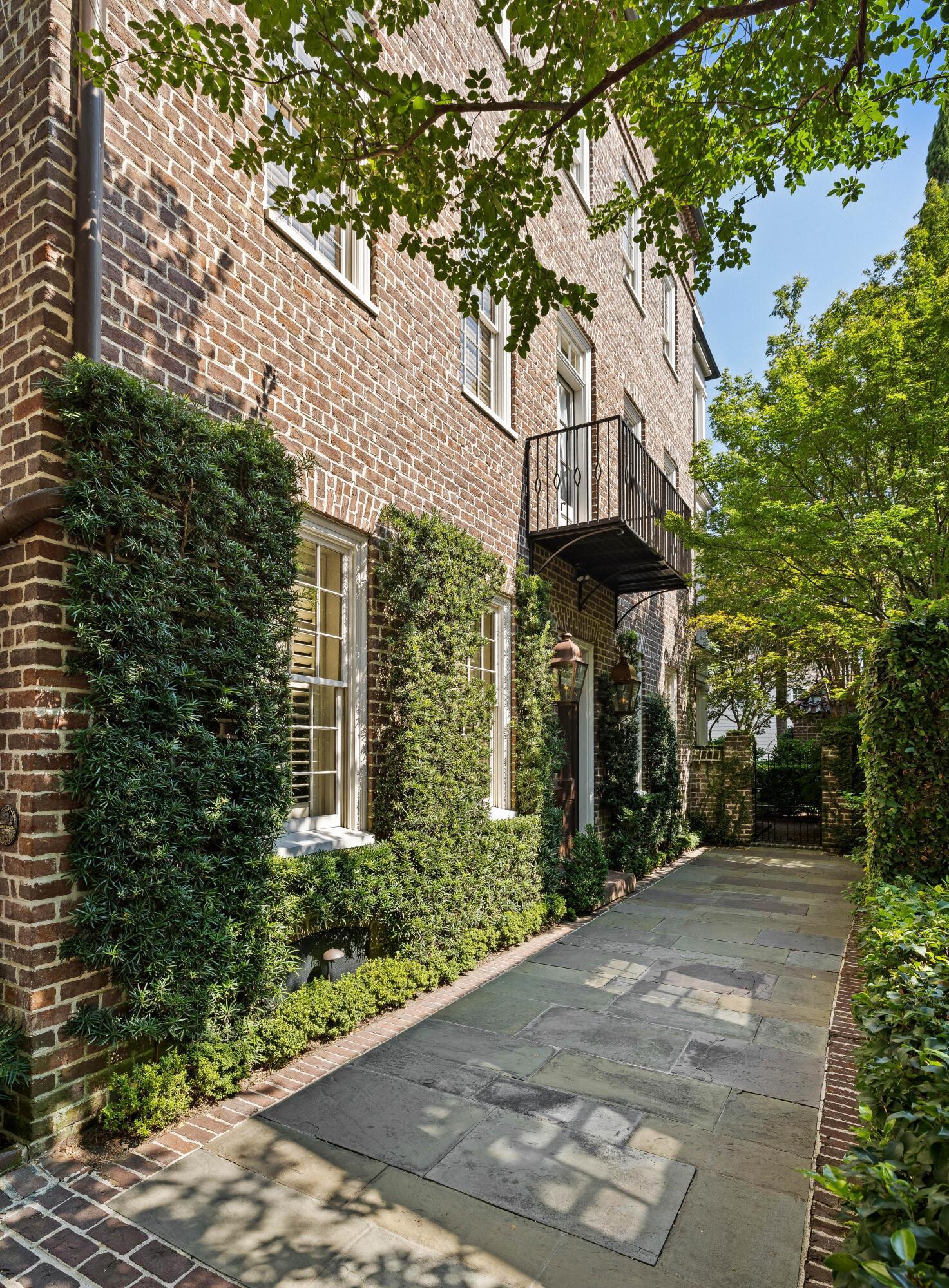 23 Elliott Street Charleston, SC 29401 - Photo 5 of 59 5-Ellis_20Creek_20Photography_2023_20Ell