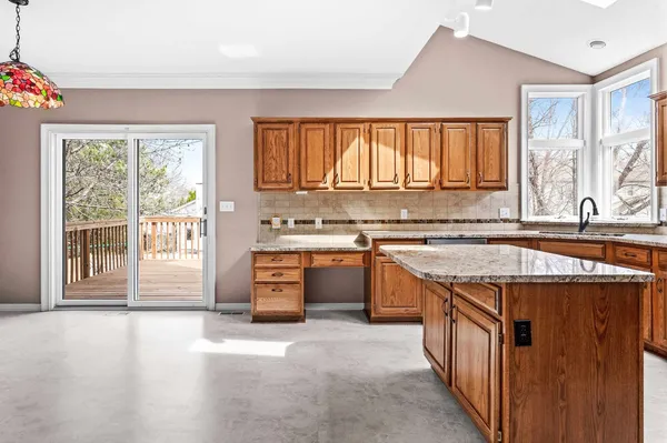 $450,000 | 7 Red Stone Court, Bloomington, IL 61704
