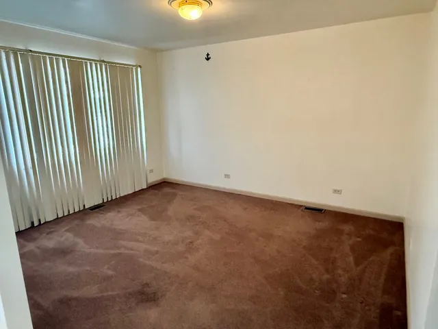 $250,000 | 740 North Elmwood Drive, Aurora, IL 60506