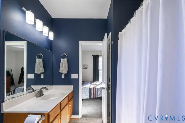 a en suite bathroom with a sink and a mirror
