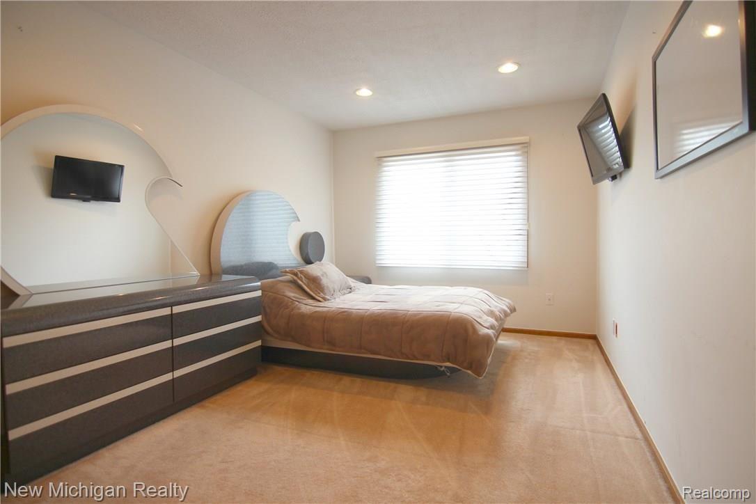 2875 Ranieri Drive Troy, MI 48085 - Photo 12 of 20 Ranieri Dr Bedroom 1.jpg
