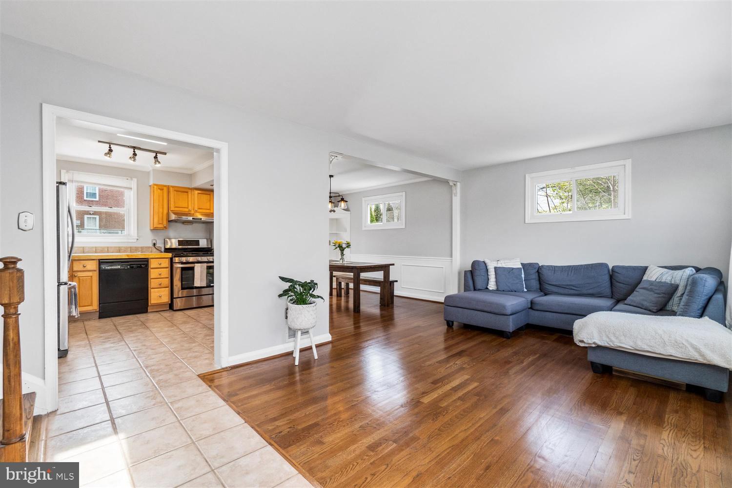 607 Olesmont Road Baltimore, MD 21228 - Photo 2 of 28 Gallery Image 2