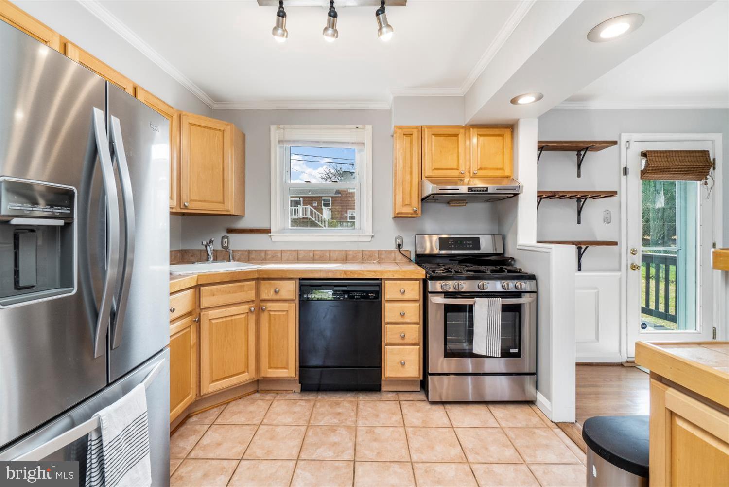 607 Olesmont Road Baltimore, MD 21228 - Photo 11 of 28 Gallery Image 11