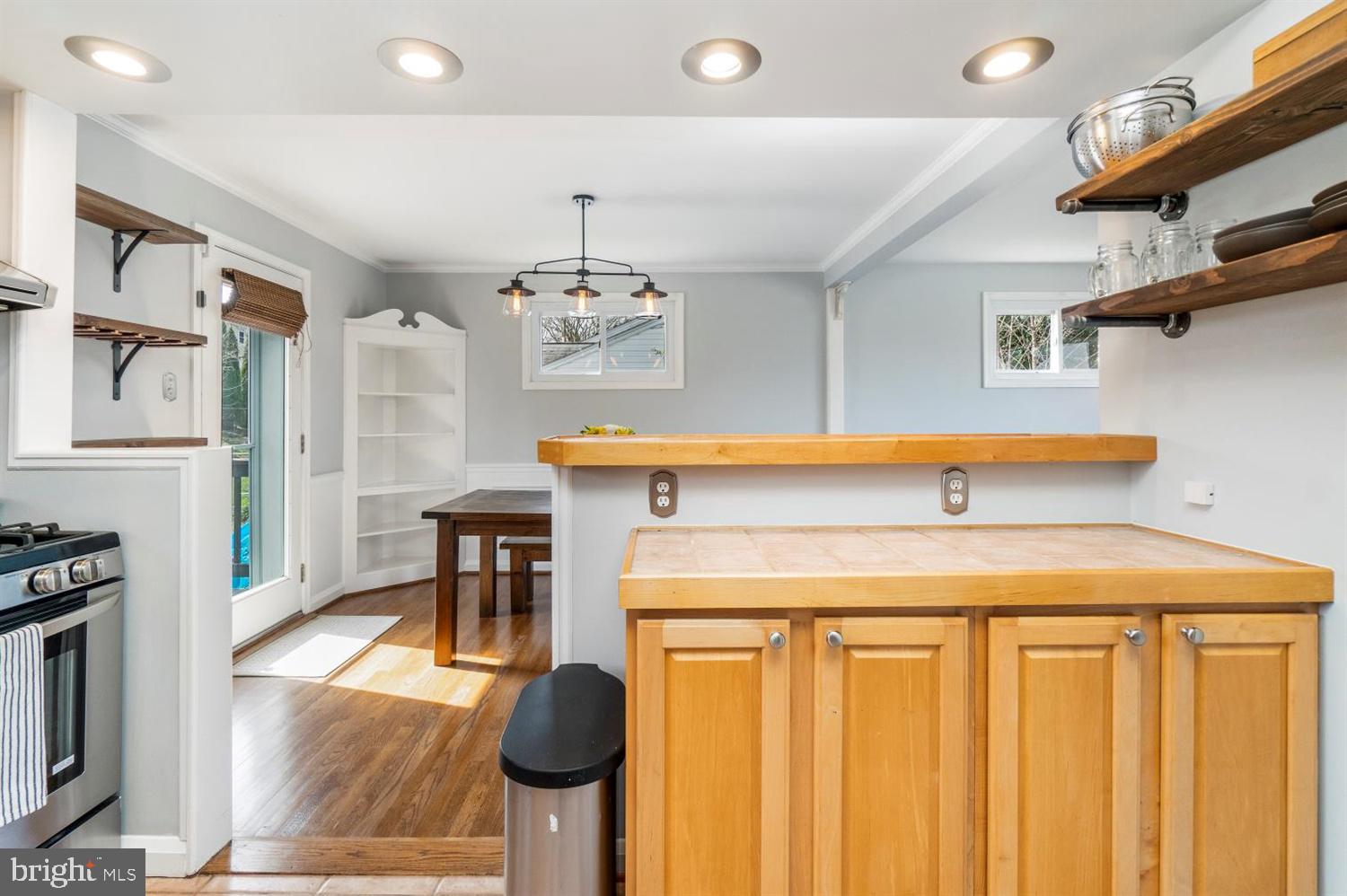 607 Olesmont Road Baltimore, MD 21228 - Photo 12 of 28 Gallery Image 12