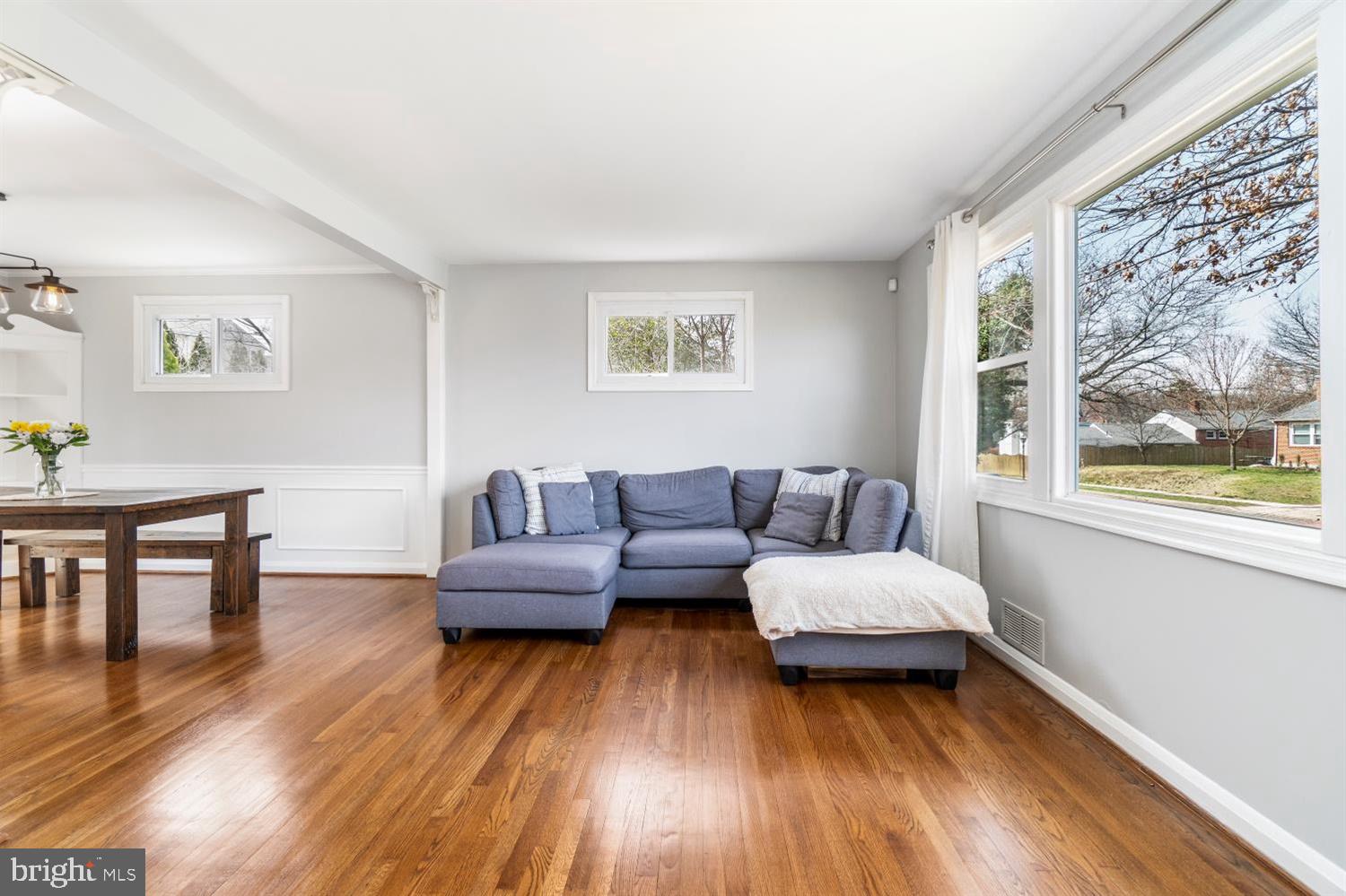607 Olesmont Road Baltimore, MD 21228 - Photo 3 of 28 Gallery Image 3