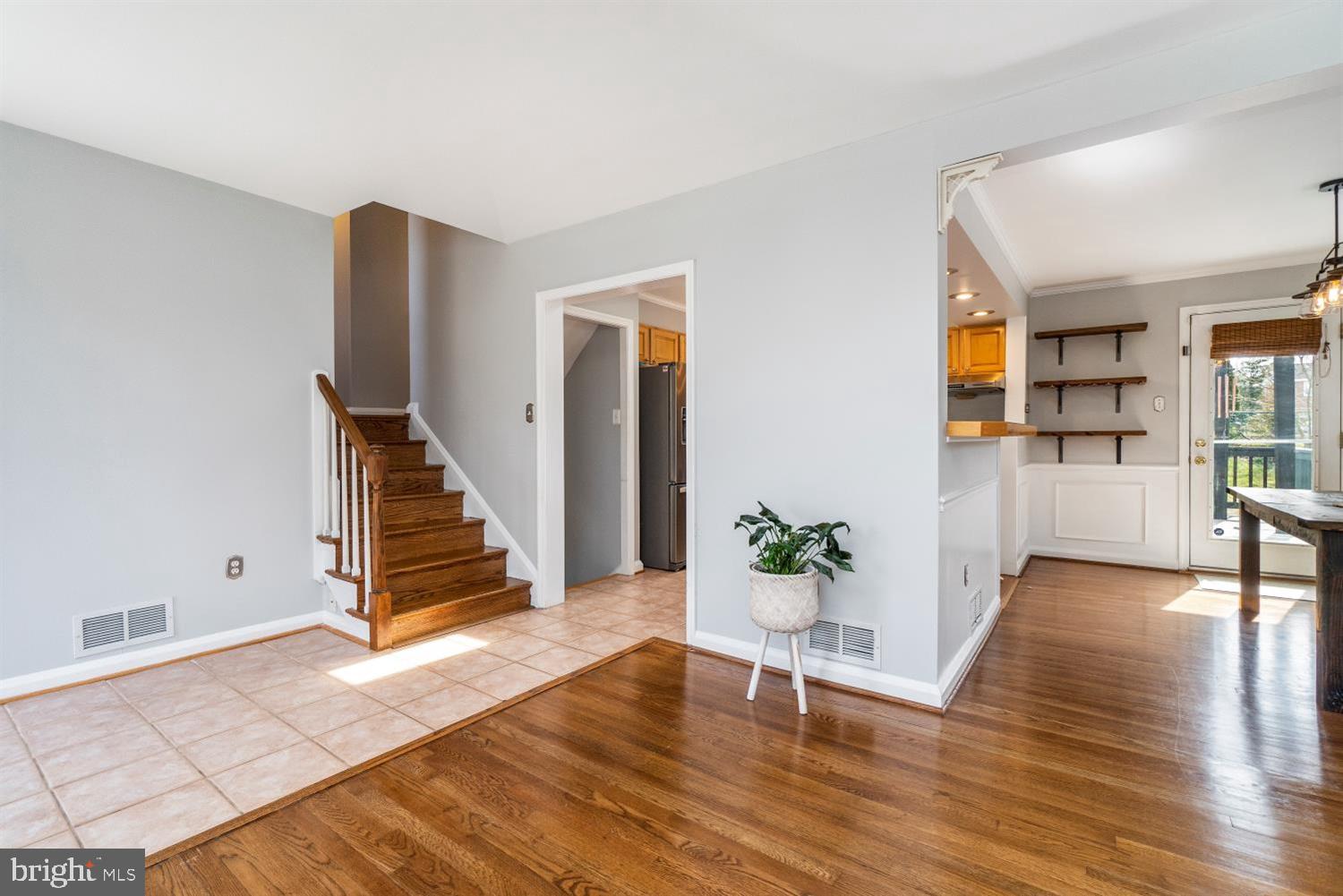 607 Olesmont Road Baltimore, MD 21228 - Photo 5 of 28 Gallery Image 5
