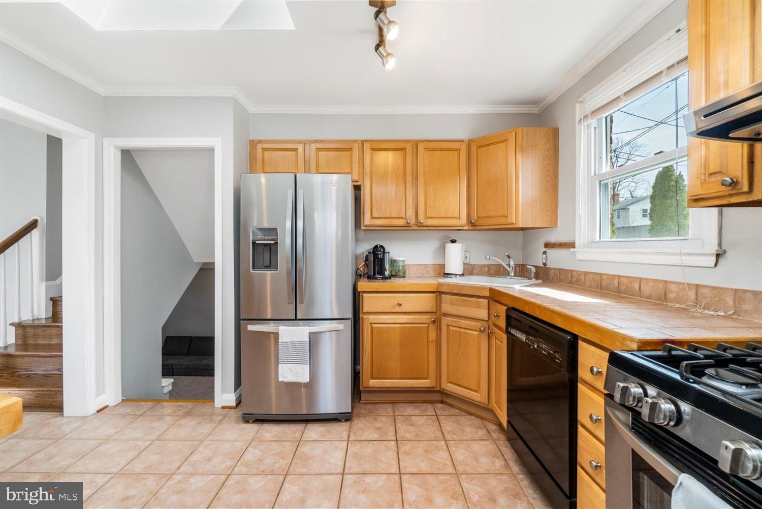 607 Olesmont Road Baltimore, MD 21228 - Photo 10 of 28 Gallery Image 10
