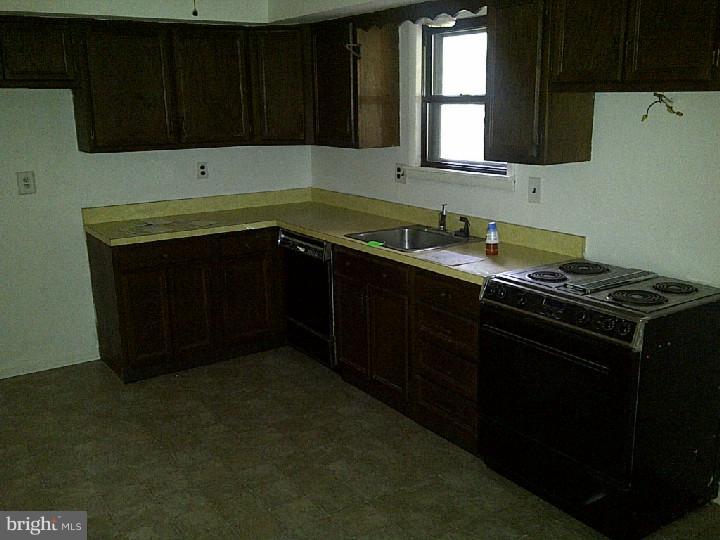 1301 Ridgeview Circle Downingtown, PA 19335 - Photo 6 of 9 Kitchen