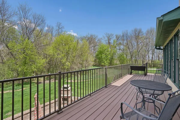 $899,999 | 9966 80th Street Southwest, Howard Lake, MN 55349