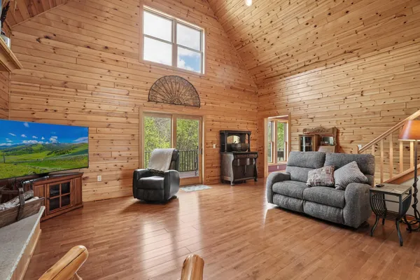 $899,999 | 9966 80th Street Southwest, Howard Lake, MN 55349
