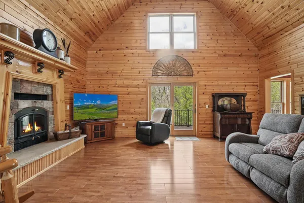 $899,999 | 9966 80th Street Southwest, Howard Lake, MN 55349