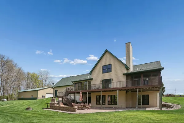 $899,999 | 9966 80th Street Southwest, Howard Lake, MN 55349