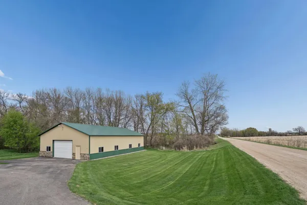 $899,999 | 9966 80th Street Southwest, Howard Lake, MN 55349