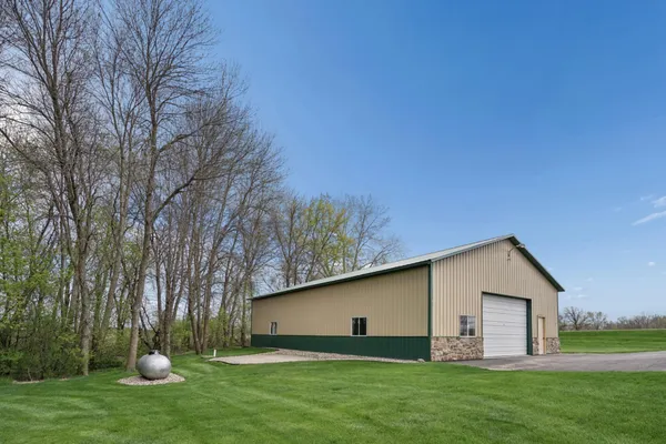 $899,999 | 9966 80th Street Southwest, Howard Lake, MN 55349