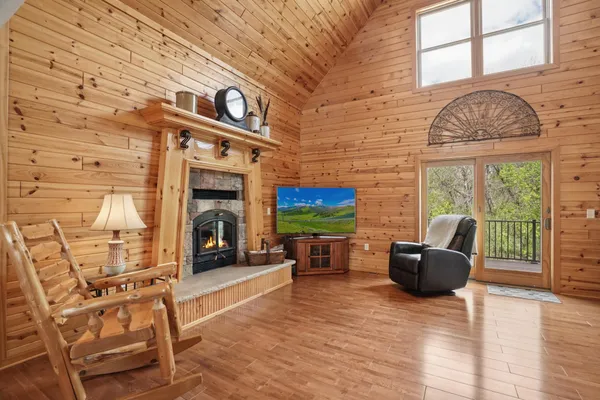 $899,999 | 9966 80th Street Southwest, Howard Lake, MN 55349