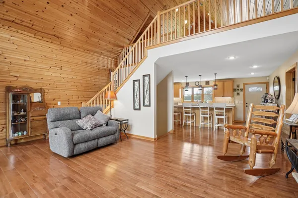 $899,999 | 9966 80th Street Southwest, Howard Lake, MN 55349