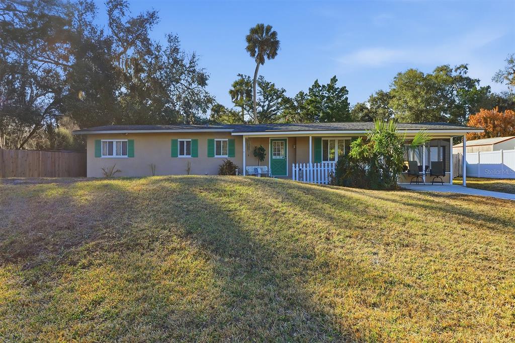 1050 North Midiron Point Crystal River, FL 34429 - Photo 5 of 57 front view of a house with a yard