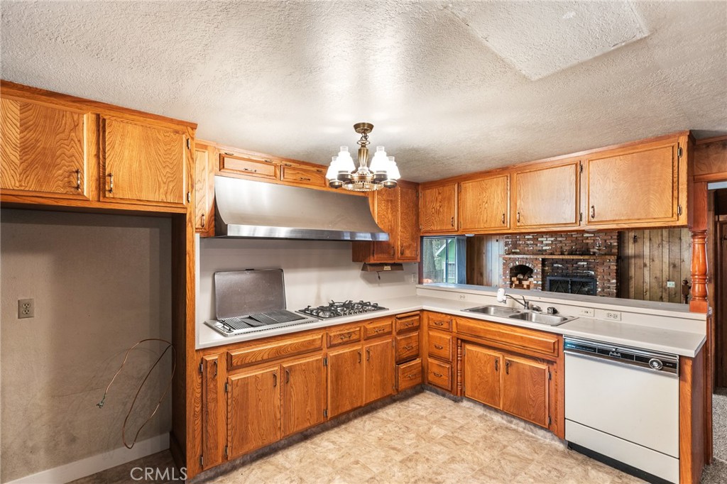 26972 Highway 189 Blue Jay, CA 92317 - Photo 8 of 25