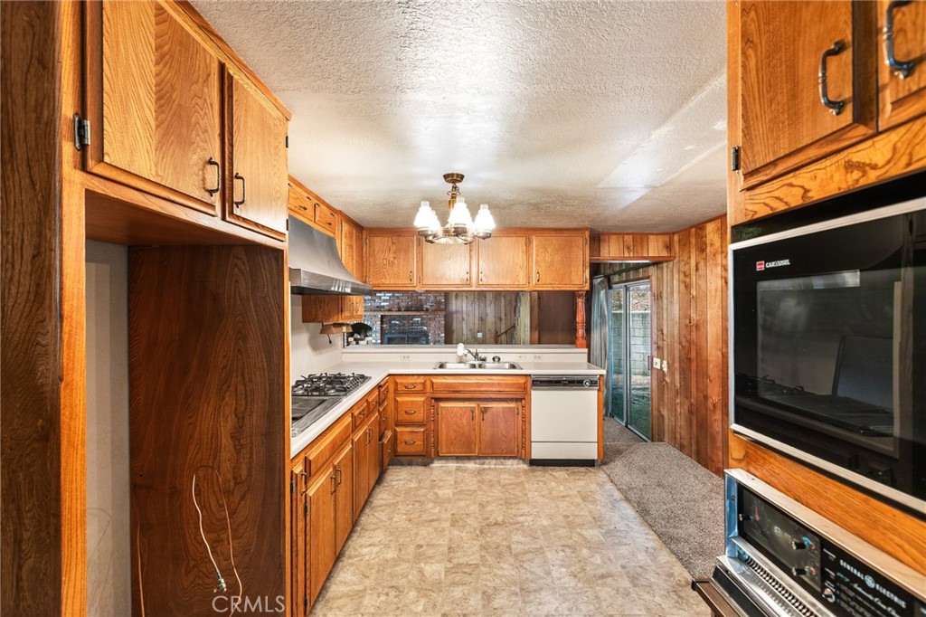 26972 Highway 189 Blue Jay, CA 92317 - Photo 9 of 25