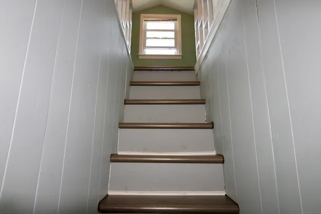 $1,900 | 12 Robinson Street, Unit 2, Stonington, CT 06379