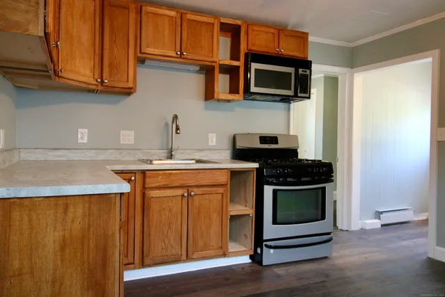 $1,900 | 12 Robinson Street, Unit 2, Stonington, CT 06379