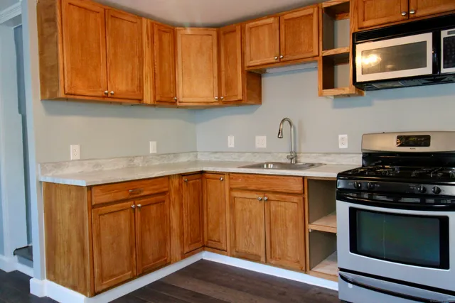 $1,900 | 12 Robinson Street, Unit 2, Stonington, CT 06379