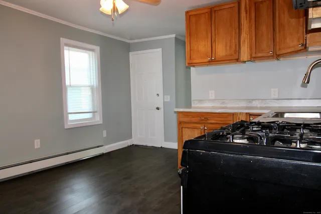 $1,900 | 12 Robinson Street, Unit 2, Stonington, CT 06379