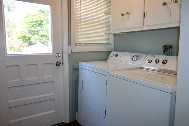 $1,900 | 12 Robinson Street, Unit 2, Stonington, CT 06379