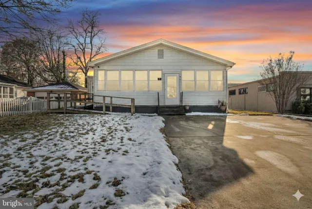 $220,000 | 318 East Emaus Street, Middletown, PA 17057