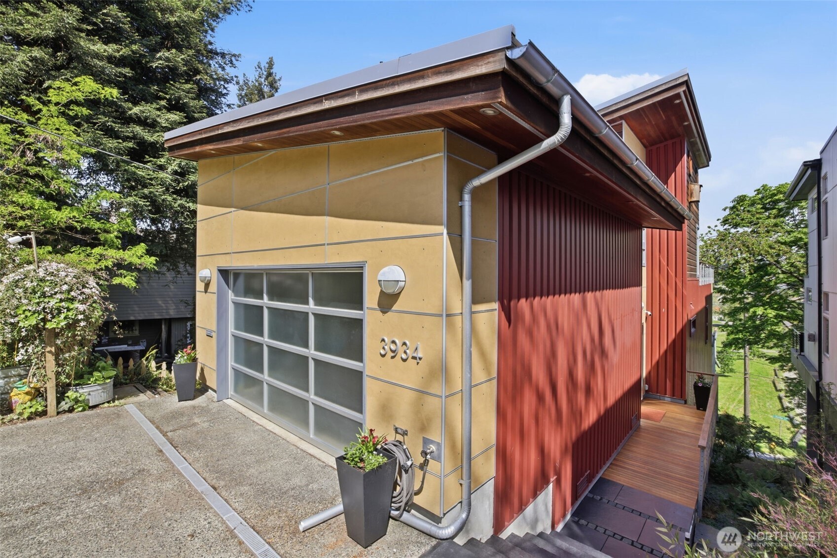 3934 South Americus Street Seattle, WA 98118 - Photo 2 of 39