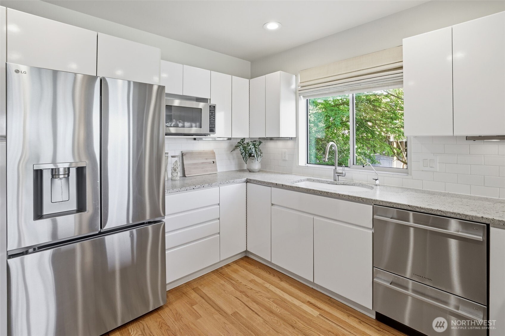 3934 South Americus Street Seattle, WA 98118 - Photo 7 of 39