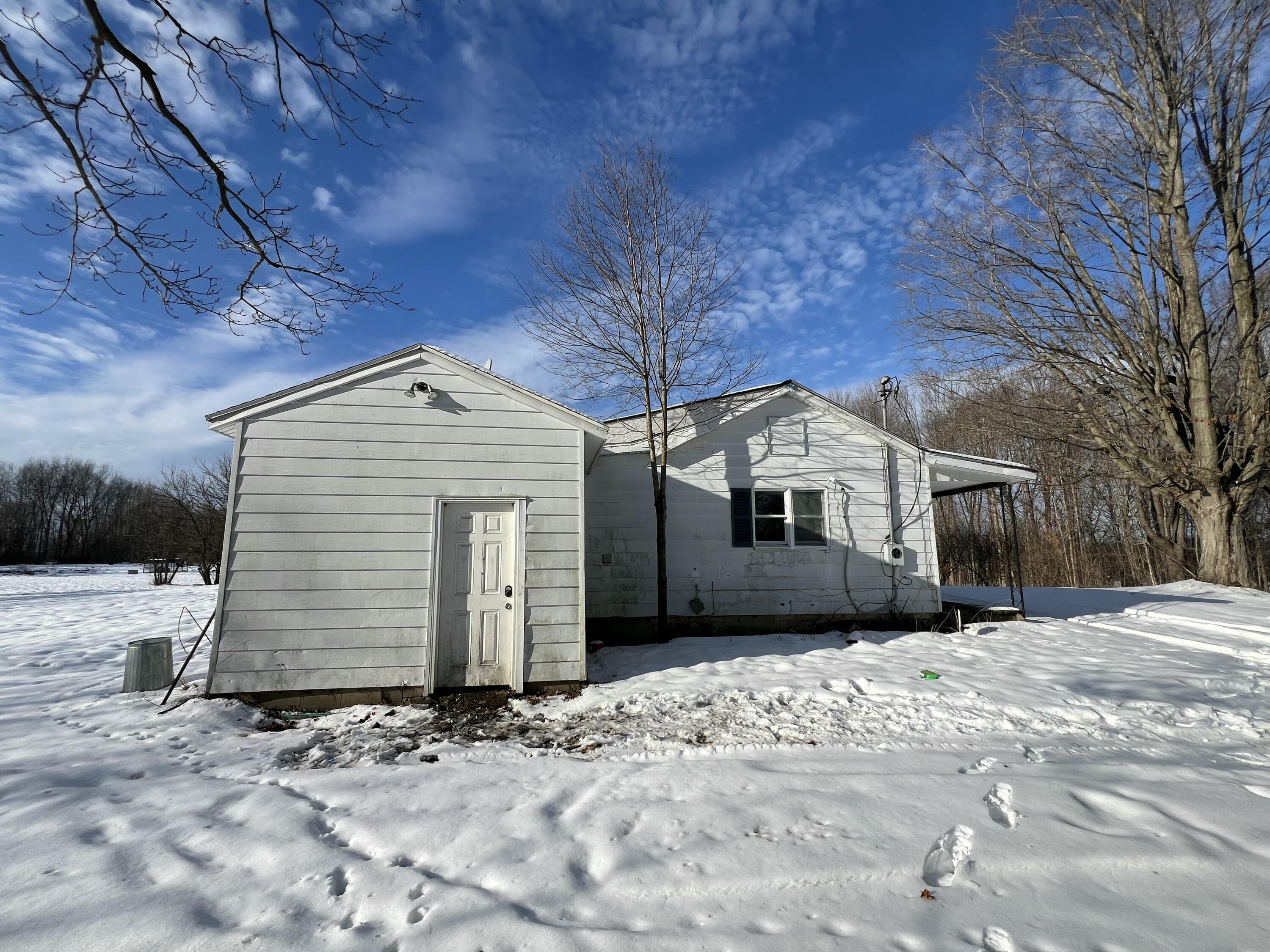 48170 Rush Lake Road Hartford, MI 49057 - Photo 7 of 28 IMG_5751