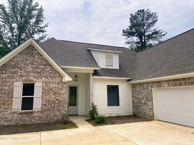 $455,000 | 131 Salus Bend, Clinton, MS 39056