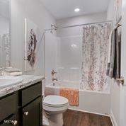 6259 Roxanne Way Biloxi, MS 39532 - Photo 18 of 25 Guest Bath