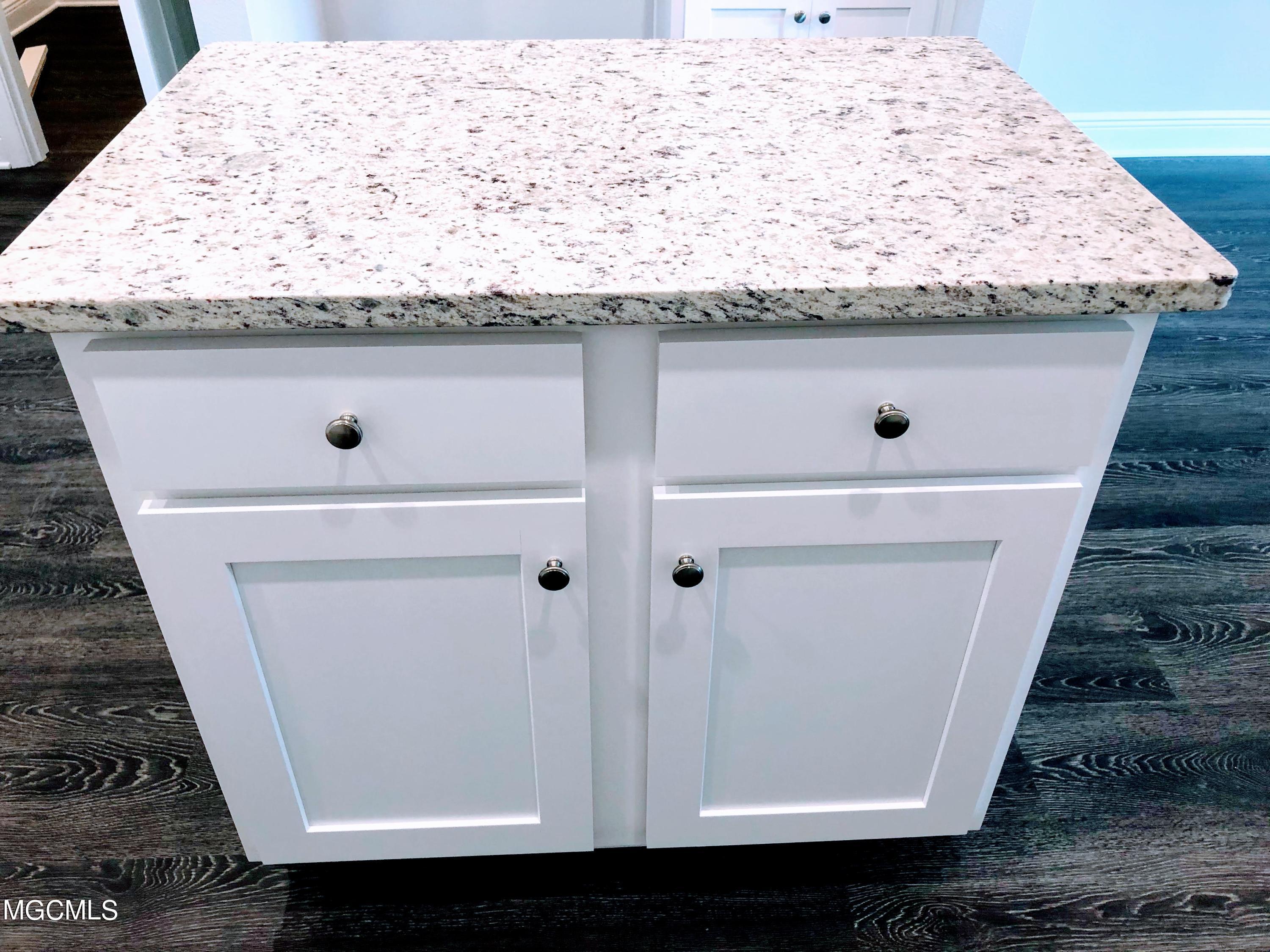6259 Roxanne Way Biloxi, MS 39532 - Photo 6 of 25 Dallas white granite and white cabinets