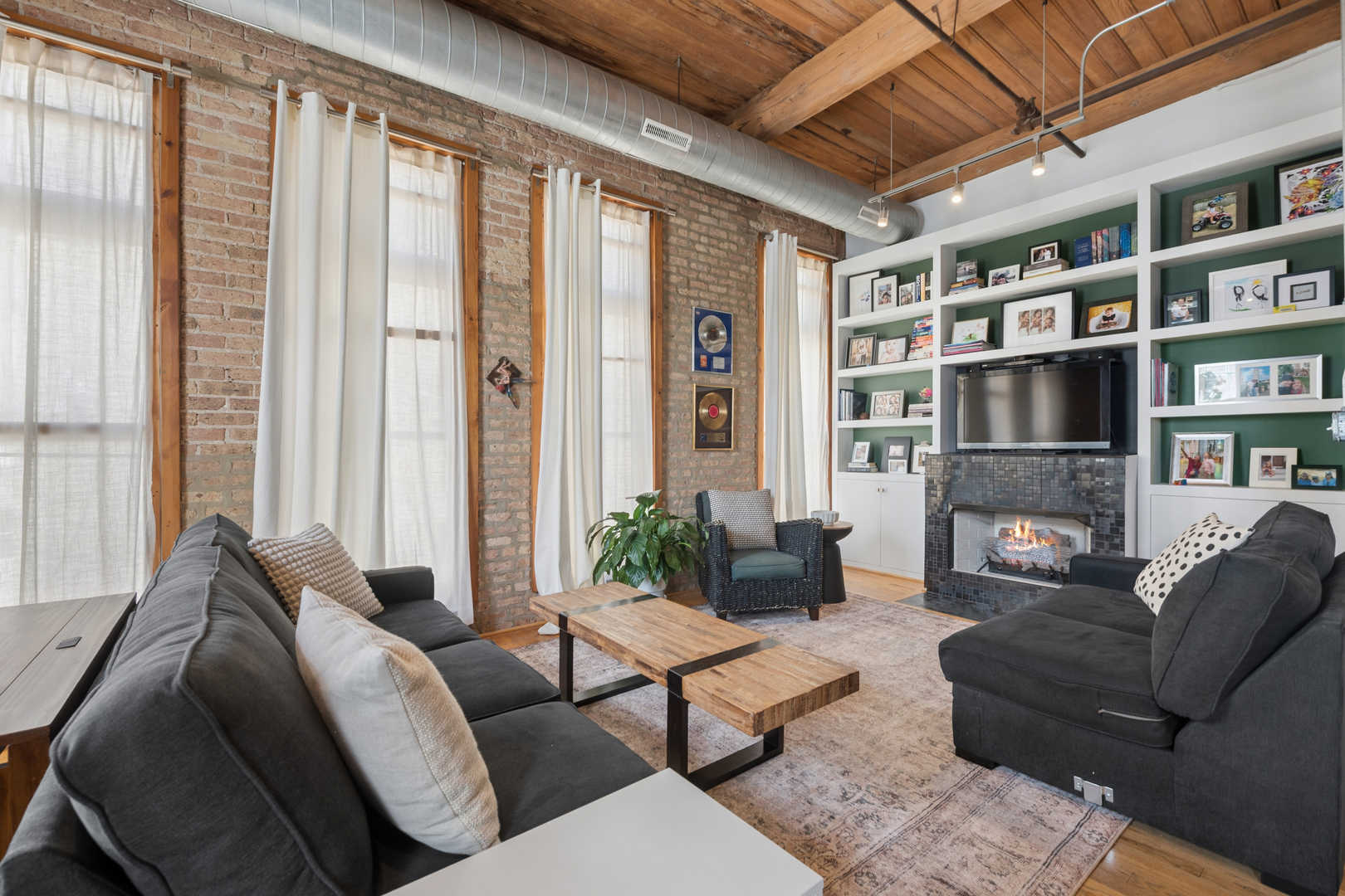 920 West Sheridan Road, Unit 308 Chicago, IL 60613 - Photo 8 of 20