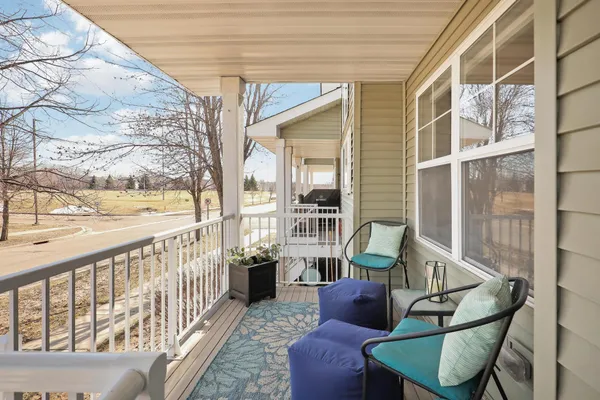$289,900 | 2826 Clover Ridge Drive, Unit 3203, Chaska, MN 55318