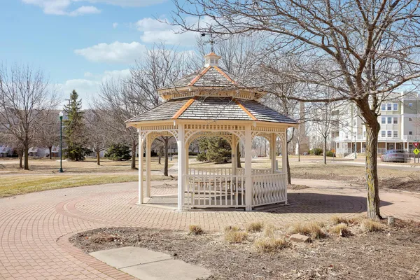 $289,900 | 2826 Clover Ridge Drive, Unit 3203, Chaska, MN 55318