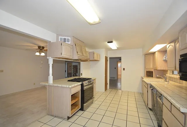 $424,850 | 3860 East Rialto Avenue, Fresno, CA 93726